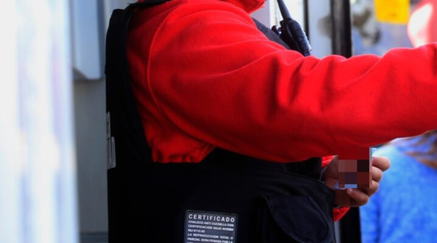 Atacan con arma blanca a guardia que tenía retenida a mujer acusada de hurto en supermercado de Osorno