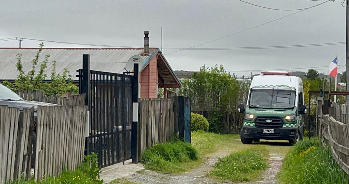 Un hombre y una mujer son hallados muertos en casa de Puerto Montt: tendrían heridas de bala