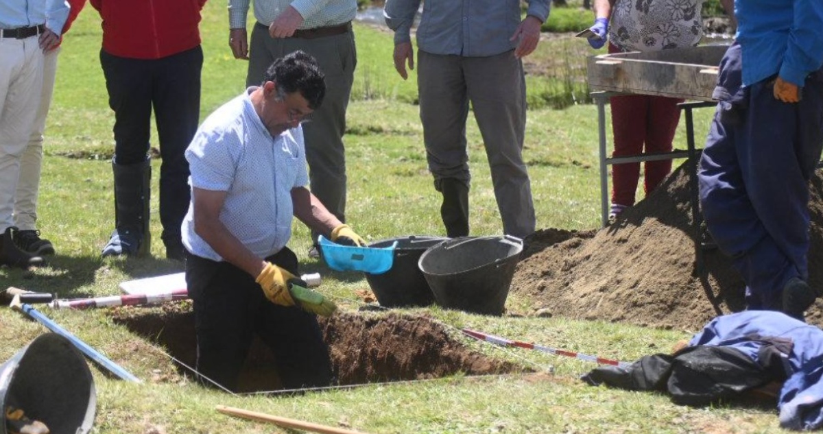 Hallazgo de herramientas de piedra y materia prima exotica en excavación en Monte Verde de Puerto Montt