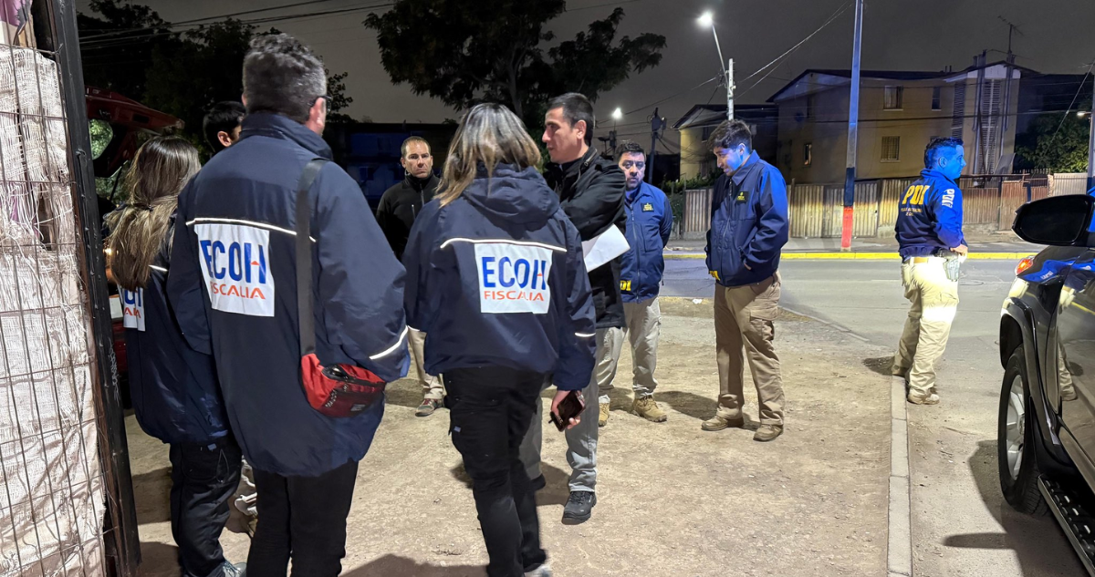 Hombre es asesinado a tiros mientras caminaba con su pareja en Quilicura: le dispararon por la espalda