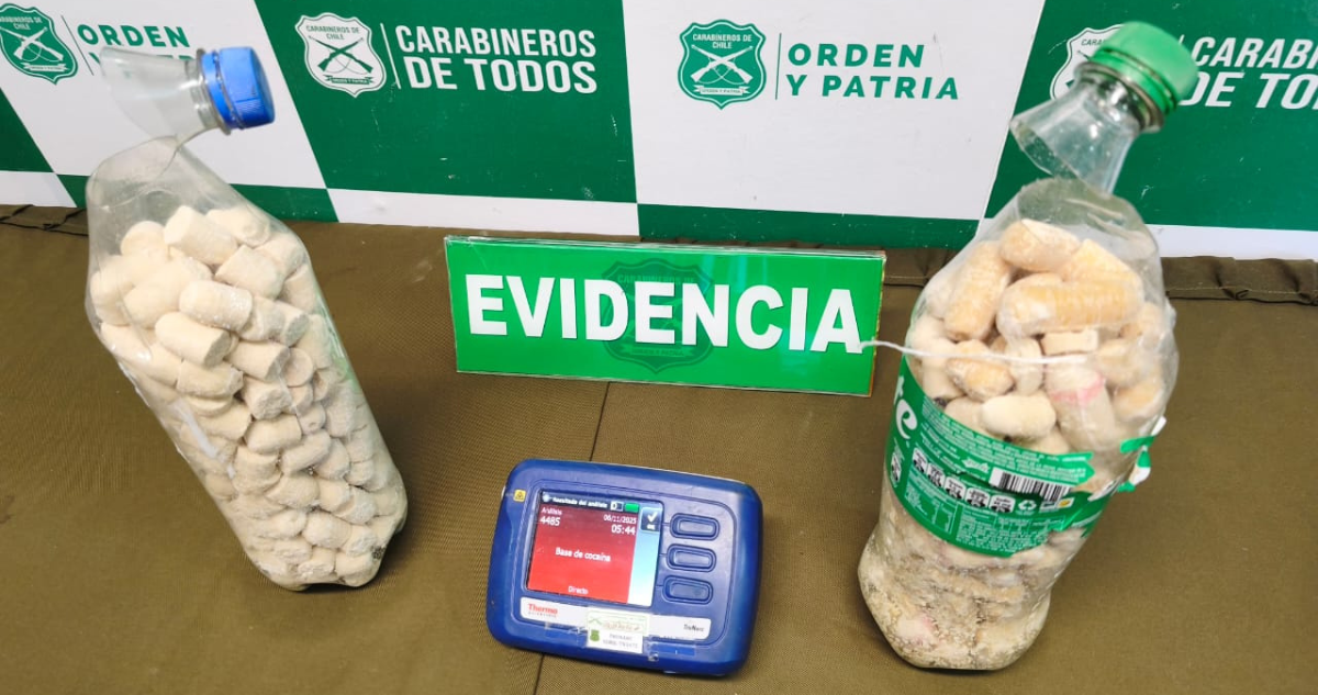 Hombre viajaba en bus con 10 mil dosis de pasta base de cocaína: fue detenido en peaje Agua Amarilla