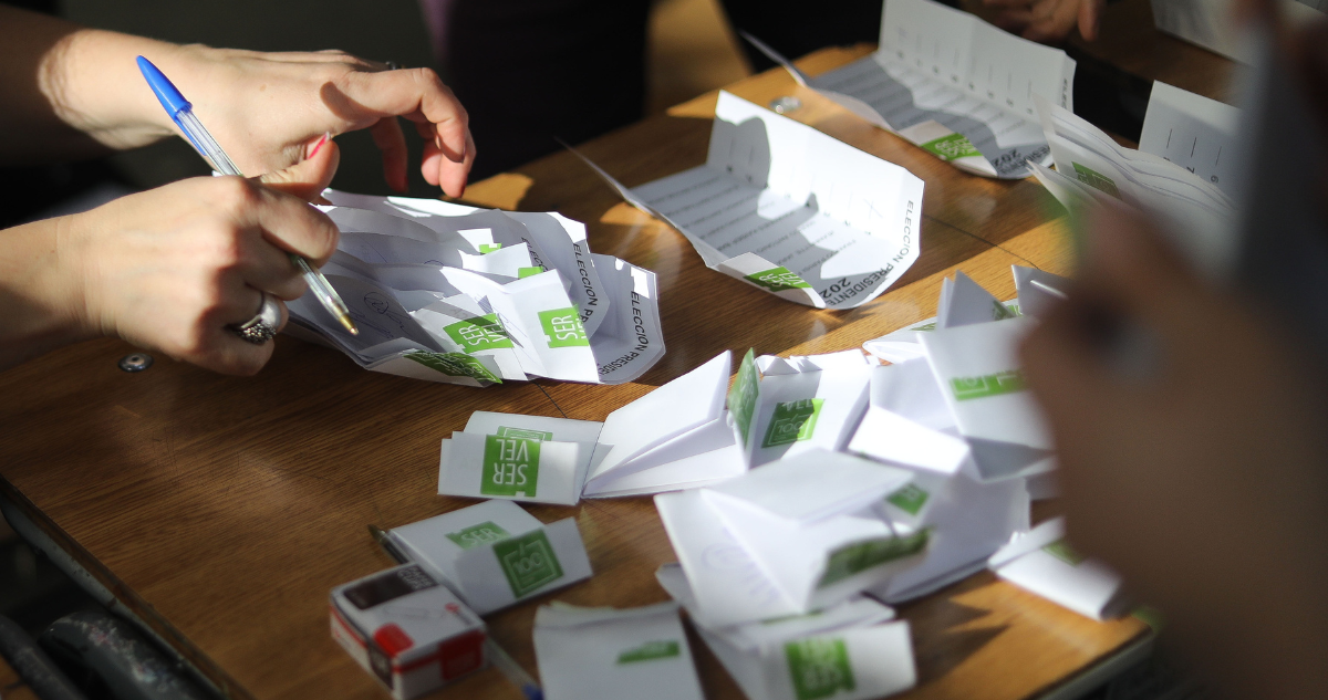 Foto de contexto de votos de las elecciones 2025