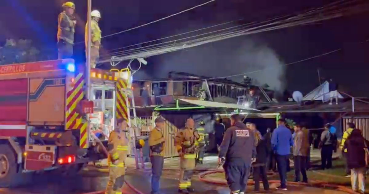 Cinco viviendas destruidas deja incendio de proporciones en Cerrillos