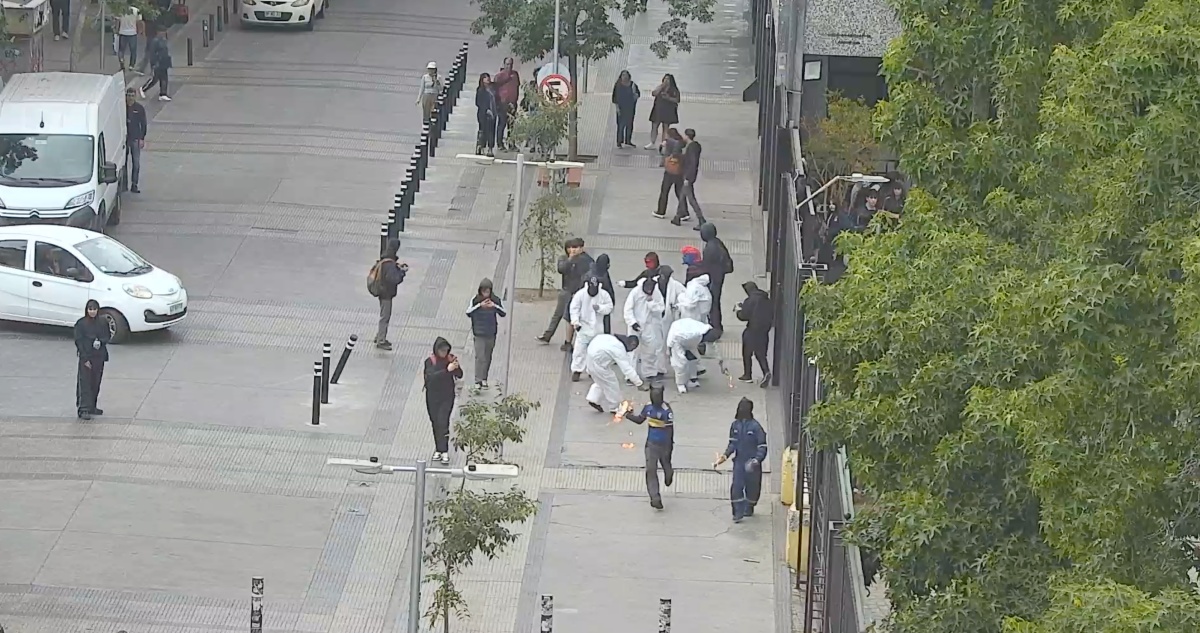 Tres profesoras son agredidas y rociadas con bencina en nuevos incidentes en el Instituto Nacional