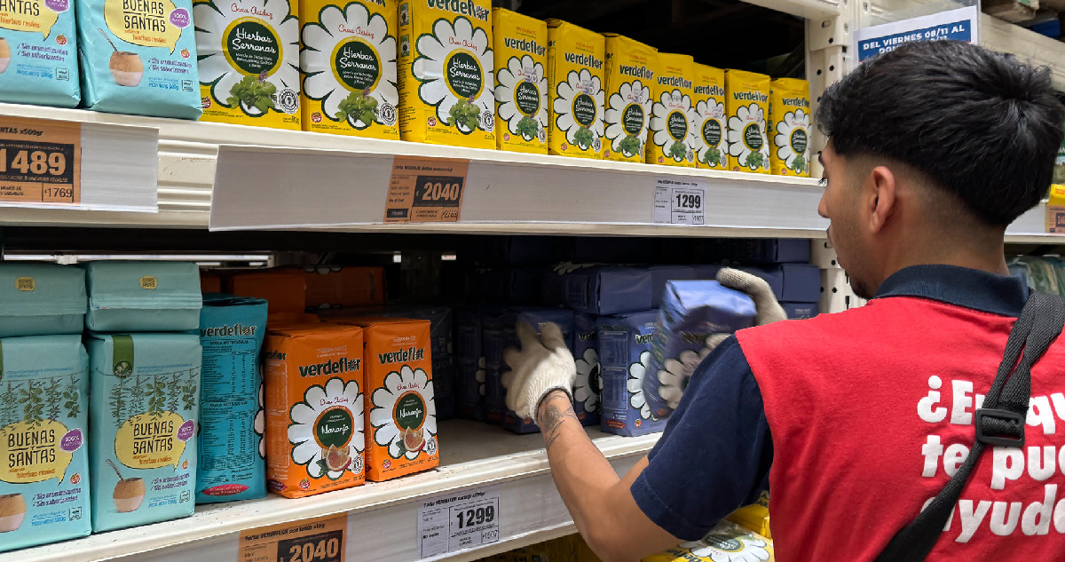 Inflación en Argentina se acelera a un 2,3% mensual en octubre en medio de fuertes tensión cambiaria