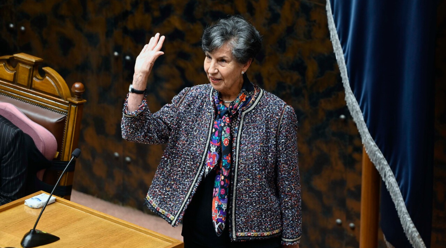 Destituida senadora Isabel Allende llama a "cuidar la democracia" y no retroceder en derechos