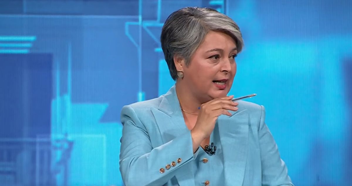 “Yo habría saludado a Milei de pie”: Jara marca diferencia de “estilo” con Boric