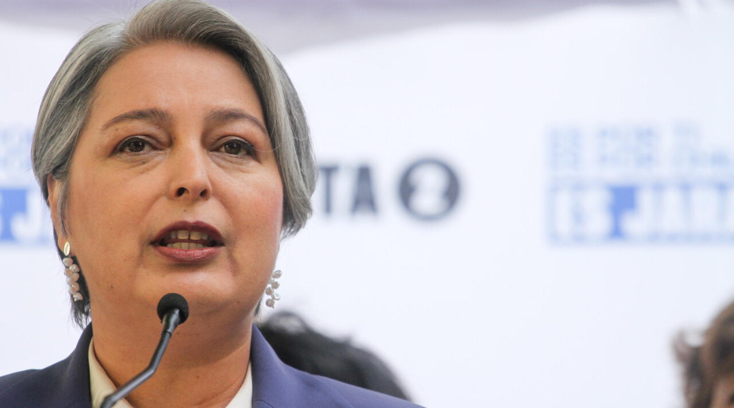 Jara confirma que dejaría militancia en el PC si sale presidenta: “Piñera lo hizo y no era comunista”