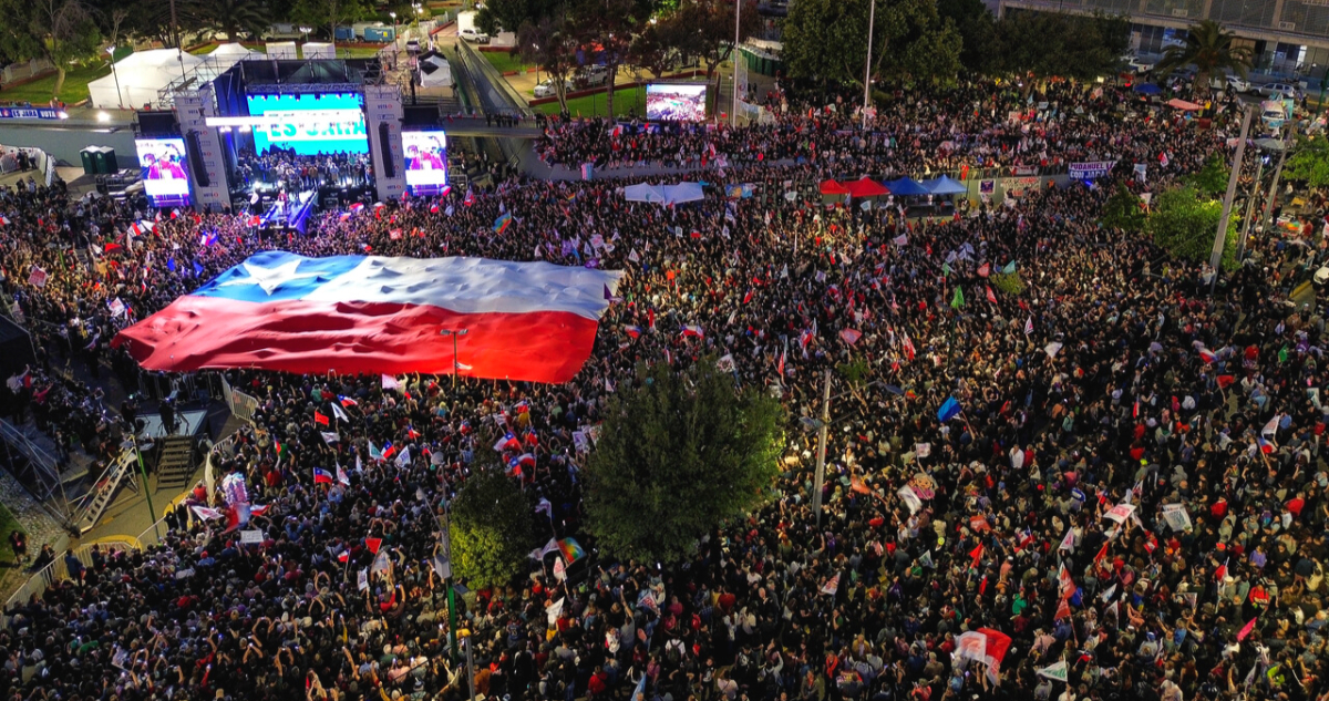 Jeannette Jara cierra campaña ante multitud en Maipú comprometiéndose a levantar el secreto bancario