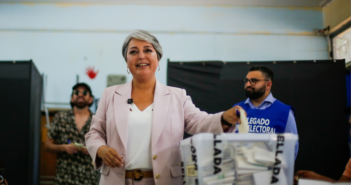 Jeannette Jara tras votar: "No somos un país que esté en el piso como algunos quieren instalar"