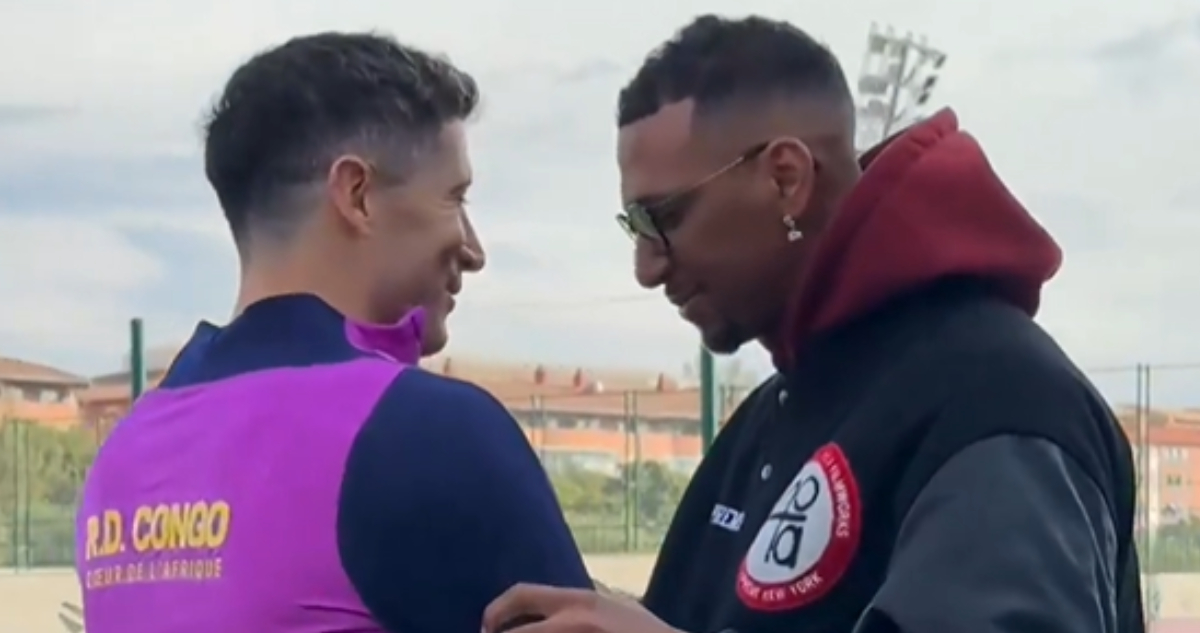 Jerome Boateng y Robert Lewandowski en entrenamientos del FC Barcelona