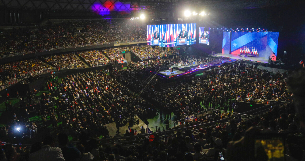 jose-antonio-kast-cierra-campana-ante-multitud-en-el-movistar-arena_-_la-tercera-es-la-vencida