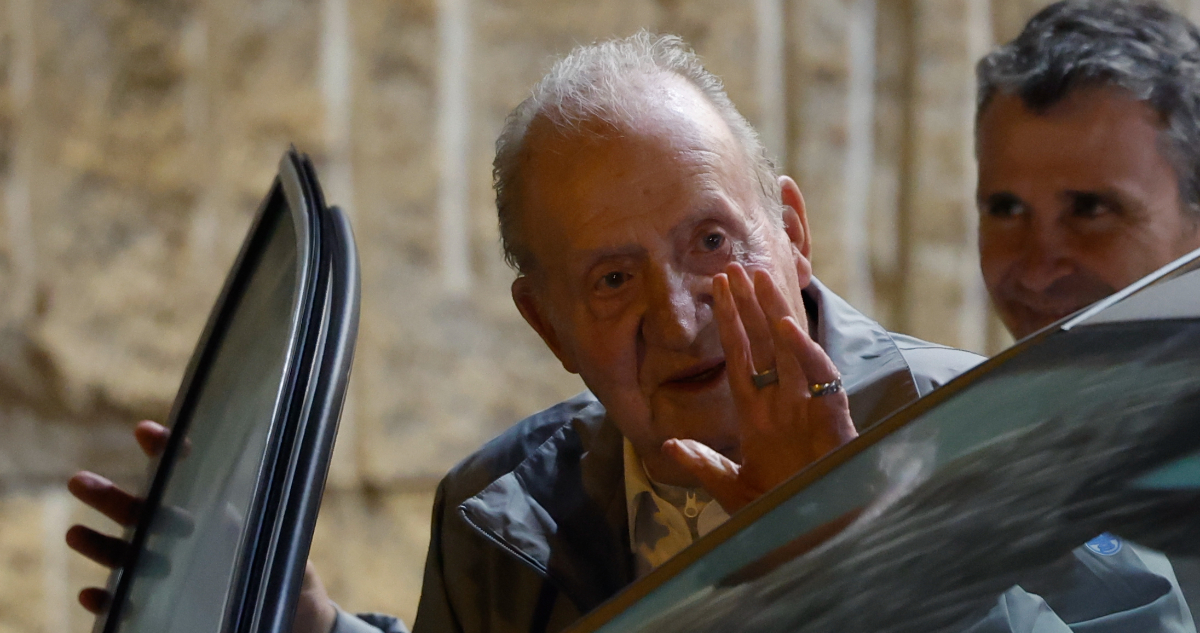 Rey emérito Juan Carlos I reaparece públicamente en España, pese a no ser invitado a actividad oficial