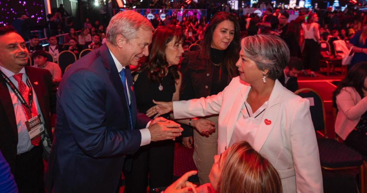 ¿Cómo les fue en el aplausómetro? Así fue la presentación de los candidatos Kast y Jara en la Teletón