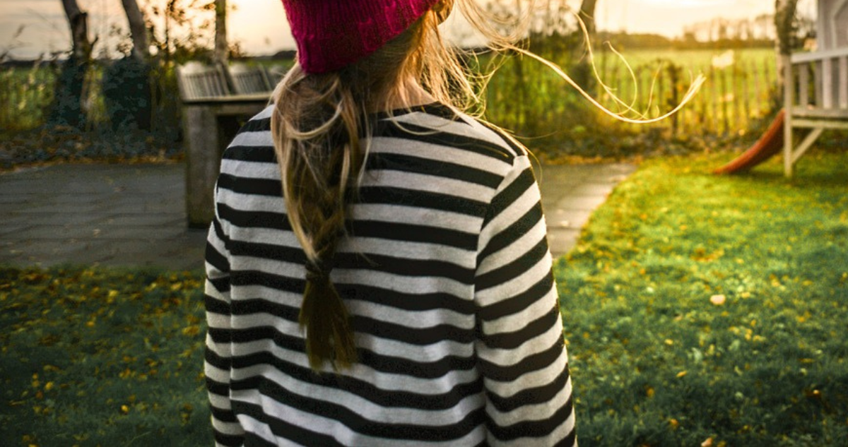 Foto de contexto de niña para columna sobre campaña La Infancia no se toca