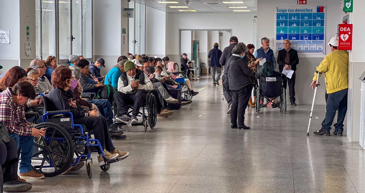 Foto de contexto de sala de espera en hospital
