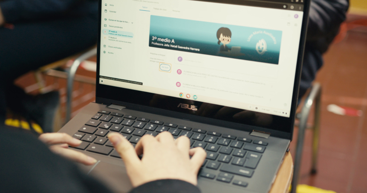 Liceo de Santa Cruz estrena laboratorio móvil con avanzados equipos para impulsar aprendizaje digital
