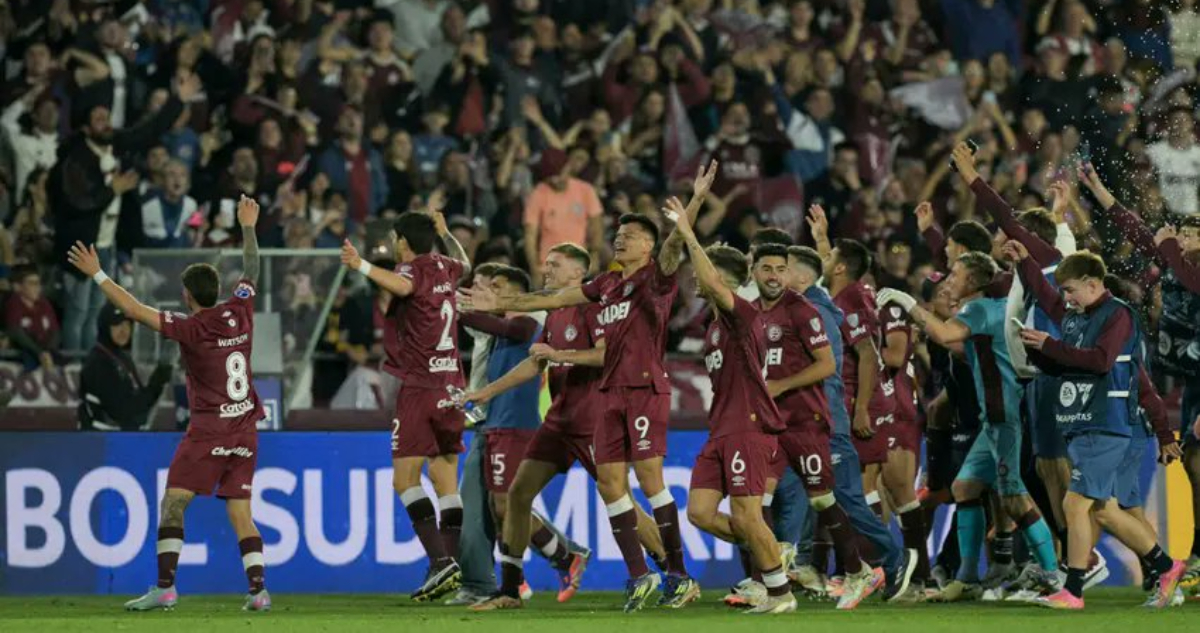 Lanús festeja en final ante Atlético Mineiro