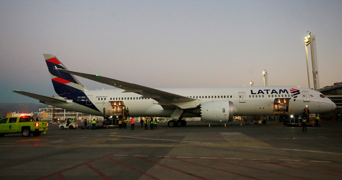 Latam Airlines detalla medidas por huelga de pilotos y Sernac dice que supervisará actuar de aerolínea