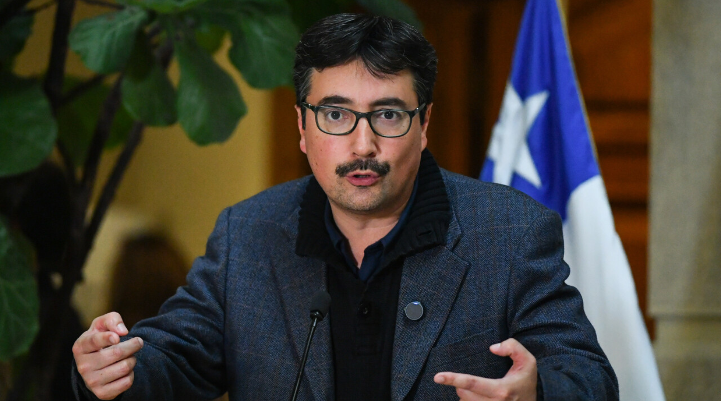 Senador Latorre apunta a daño al Frente Amplio por AC contra Pardow: “Algo negativo políticamente”