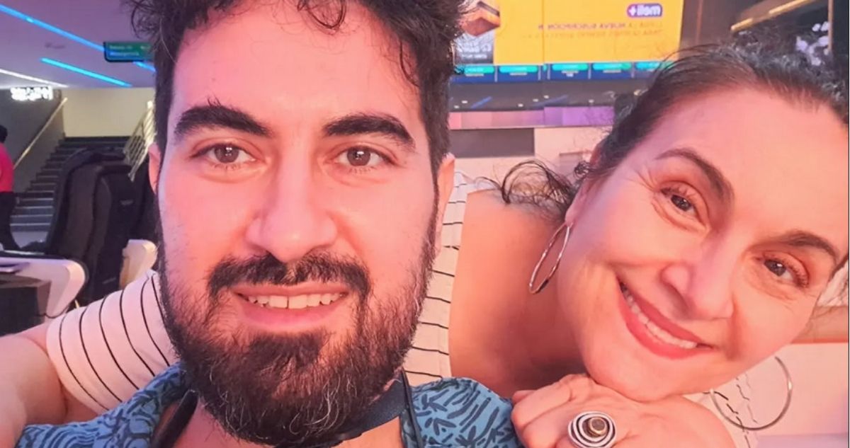 Santiago Ramírez junto a su madre, la actriz Lorene Prieto