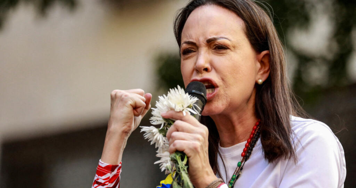 Machado pide a los soldados venezolanos que bajen las armas: "La hora decisiva es inminente"