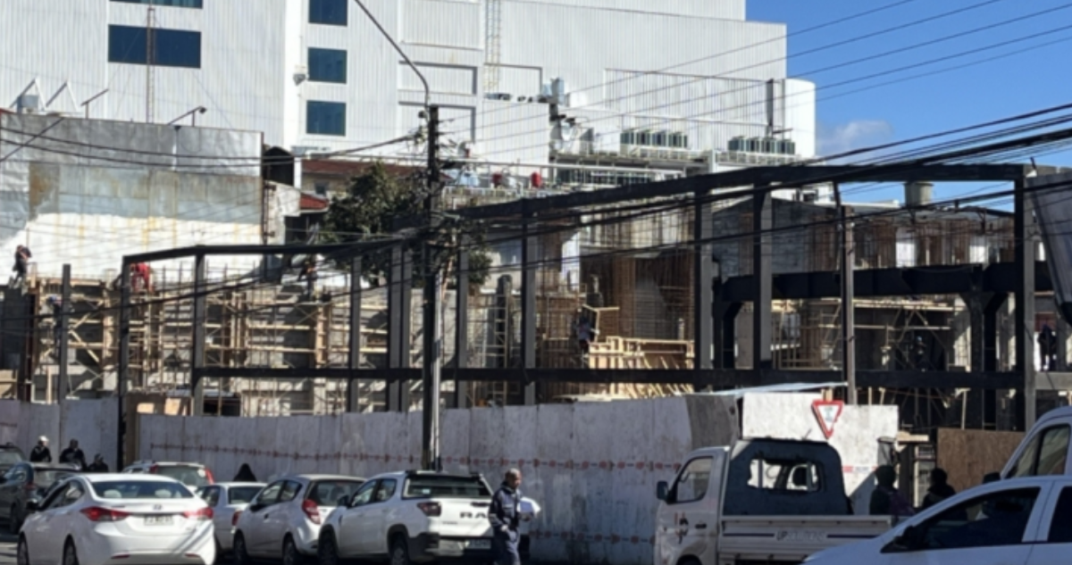 Valdivia: concejales preocupados por demolición de mall chino que todavía no se ha concretado
