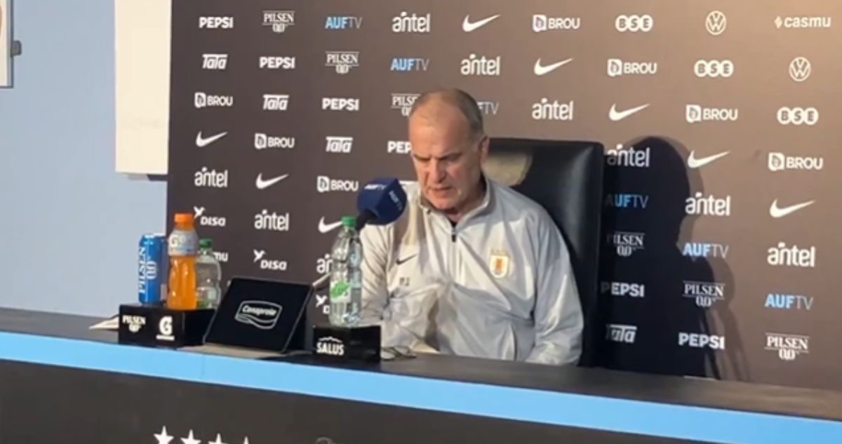 Marcelo Bielsa no renuncia a Uruguay