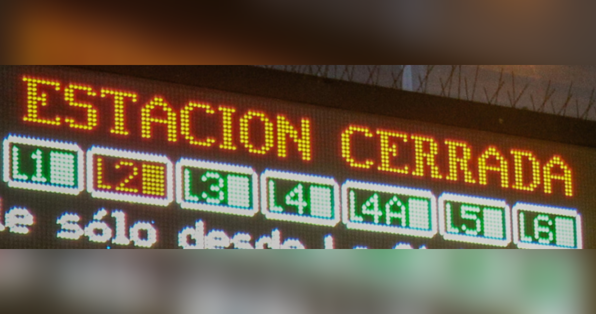 Cierran tres estaciones de la Línea 2 del Metro por persona en la vía