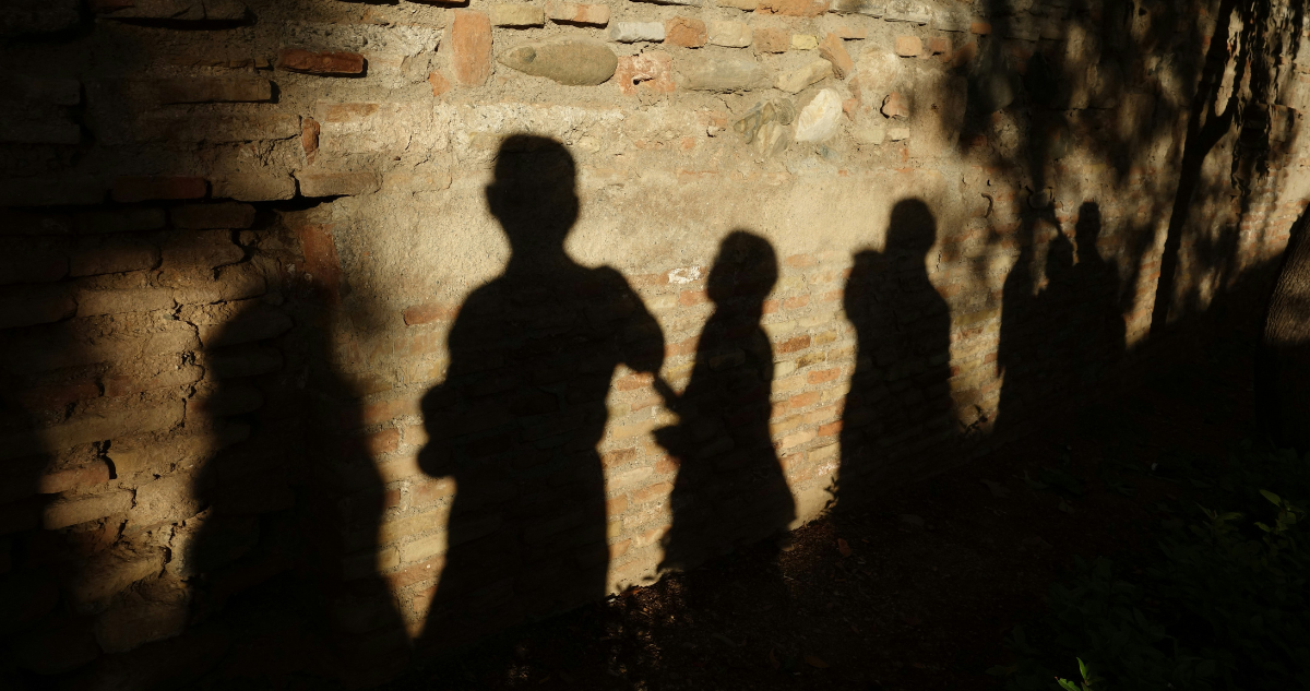 Foto de contexto de sombras de niños