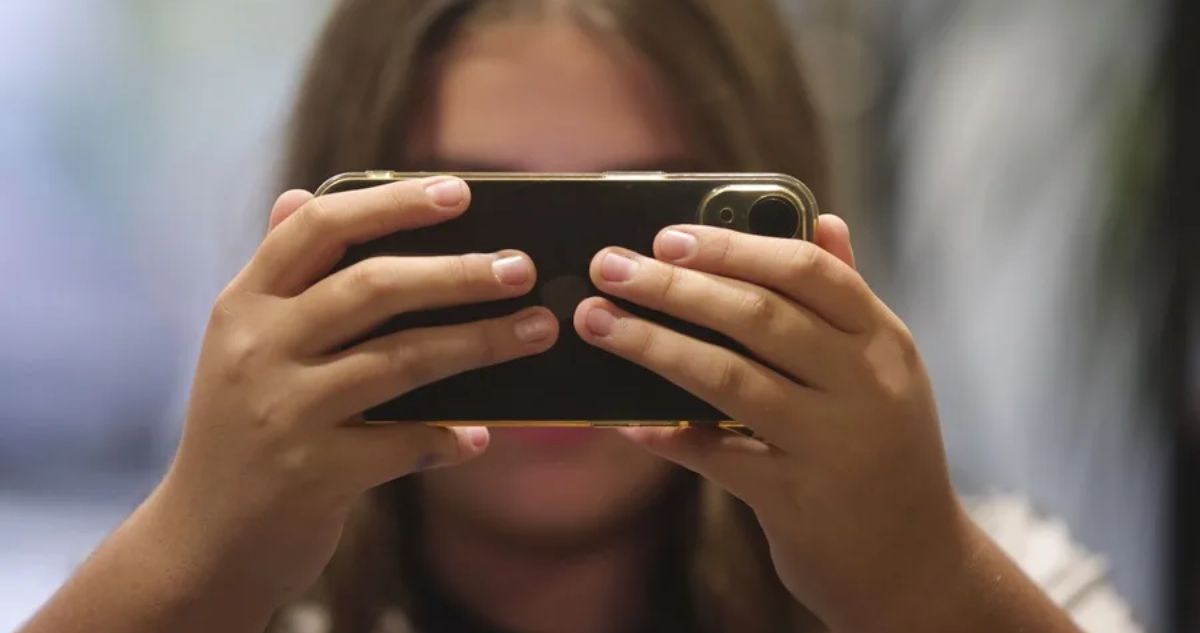 Dinamarca busca prohibir el uso de redes sociales a menores de 15 años con nuevo proyecto de ley