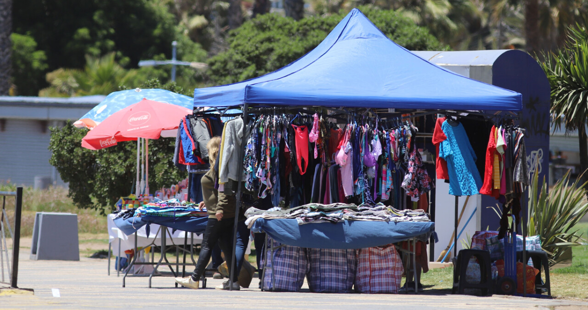Viña del Mar reactiva ordenanza que multa tanto a ambulantes ilegales como a quienes les compren