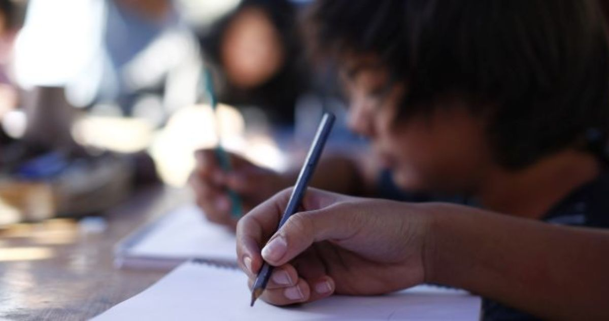 ¿Recuerdas cómo terminaste el liceo? Así puedes revisar tus notas de enseñanza media con el Mineduc