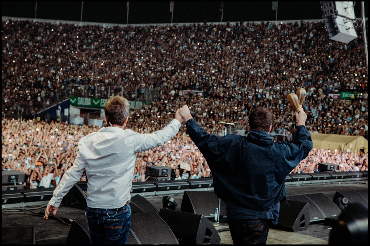 Oasis en Chile: Las imágenes del emotivo reencuentro de los hermanos Gallagher con sus fans chilenos