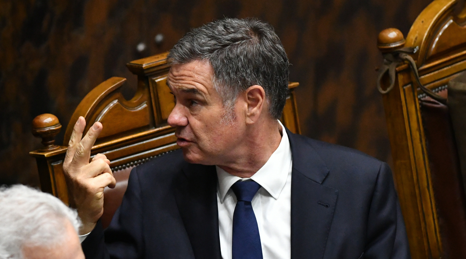 Funcionarios del Congreso acusan de irrespetuoso a Ossandón por proyecto para eliminar “supersueldos”