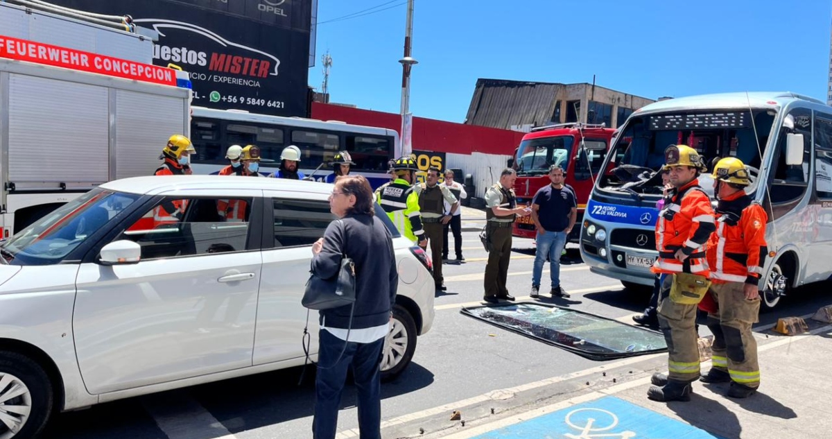 Pasajero eyectado de parabrisas de micro