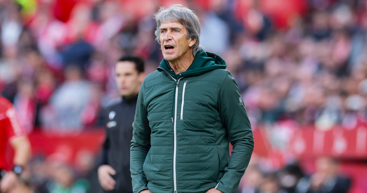 Pellegrini arremete contra hinchas del Sevilla que lanzaron proyectiles: “No es correcto”