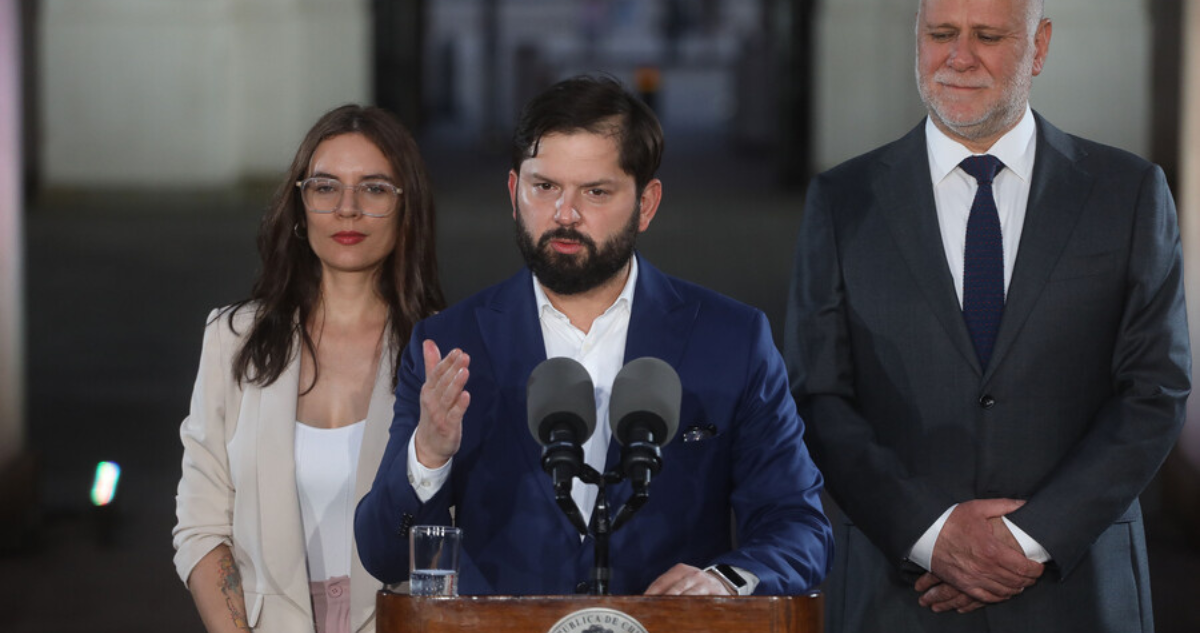 Presidente Boric destaca elecciones y reconoce ganadores: "Felicito a Jeannette Jara y J.A. Kast"