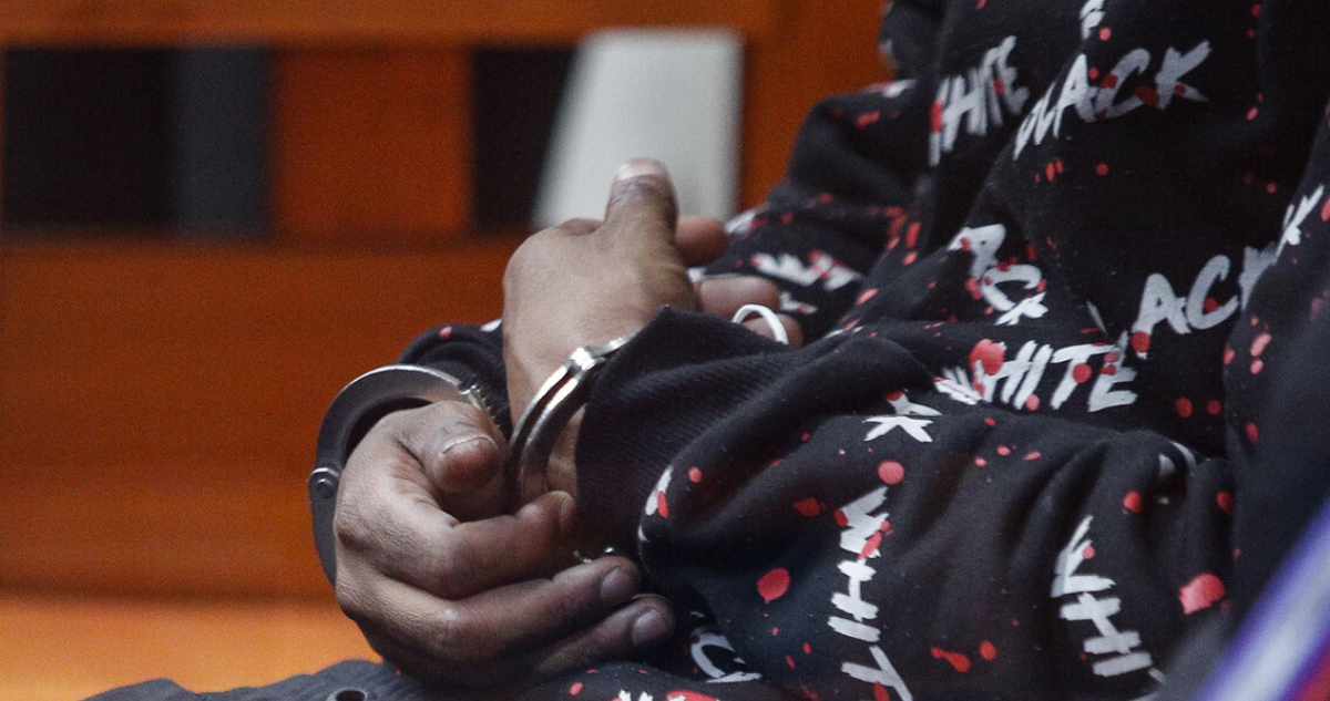 Decretan prisión preventiva para joven que habría quemado a su abuela con agua hirviendo en Chillán