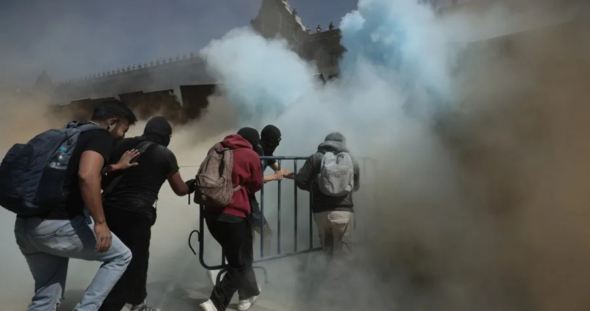 Escalan protestas de ’Generación Z’ en México: enfrentamientos, 120 heridos y decenas de detenidos