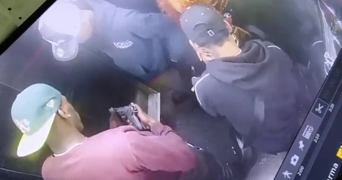 VIDEO | Cámara registra balacera en el ascensor del “edificio sin ley” de Independencia