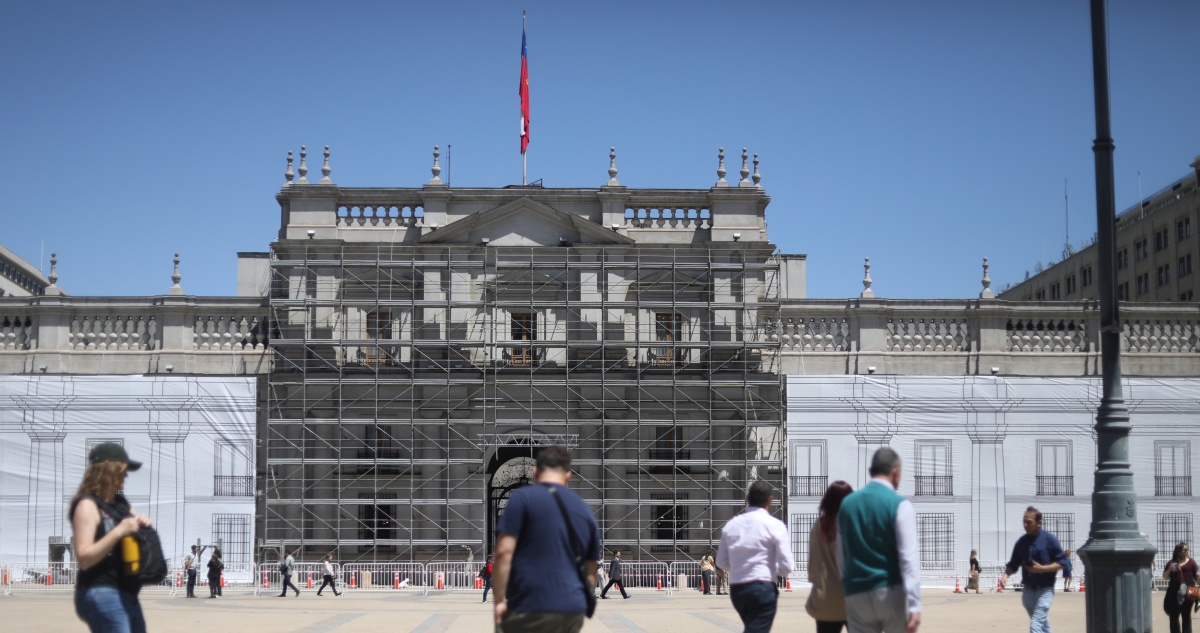 Paralizan obras en La Moneda: Presidencia dice que permisos son responsabilidad de empresa a cargo