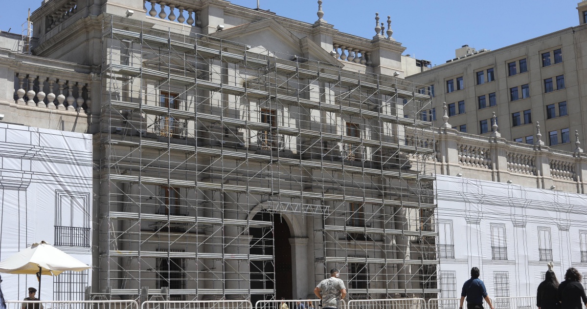 Municipalidad de Santiago ordena paralizar las obras de remodelación del Palacio de La Moneda
