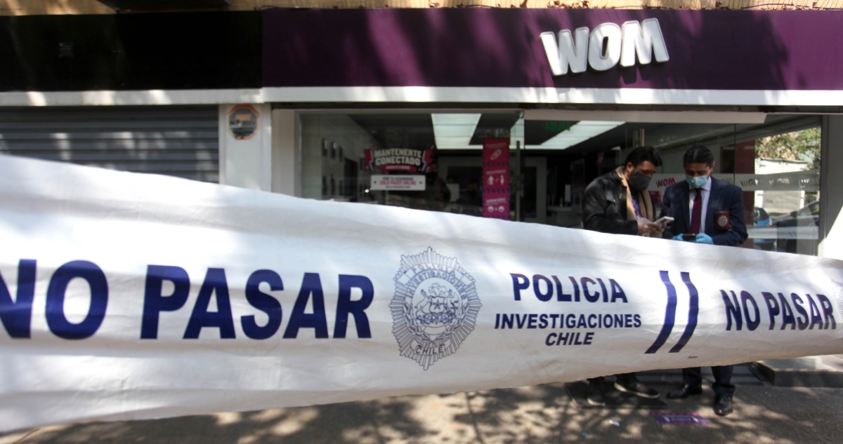 Sujetos armados roban $5 millones en especies desde WOM en La Calera: hay 2 detenidos tras persecución