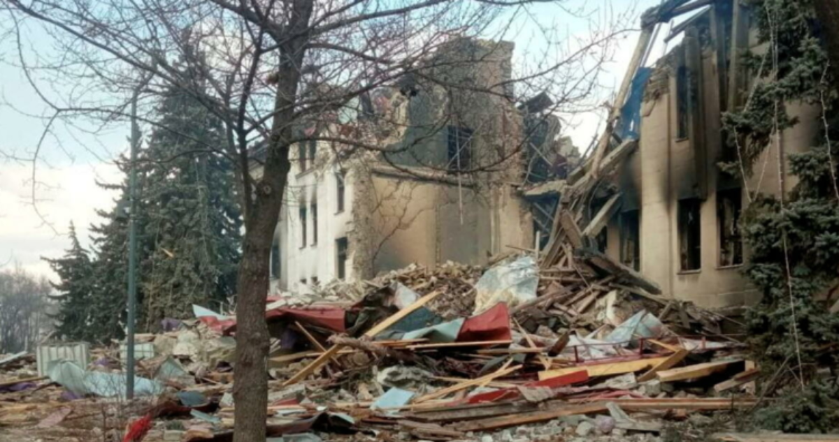 Foto de contexto de bombardeo ruso en Ucrania