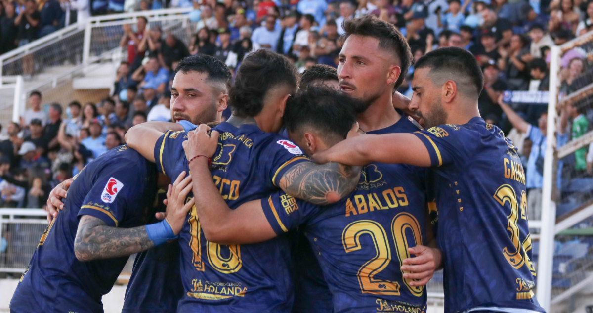 San Marcos de Arica celebra su gol ante Cobreloa en ida de Liguilla de Ascenso de Primera B