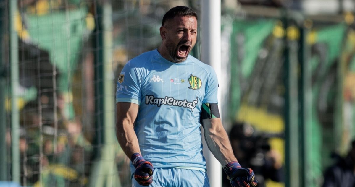 Jorge Carranza, el futbolista más longevo de Argentina, colgó los guantes a sus 44 años.