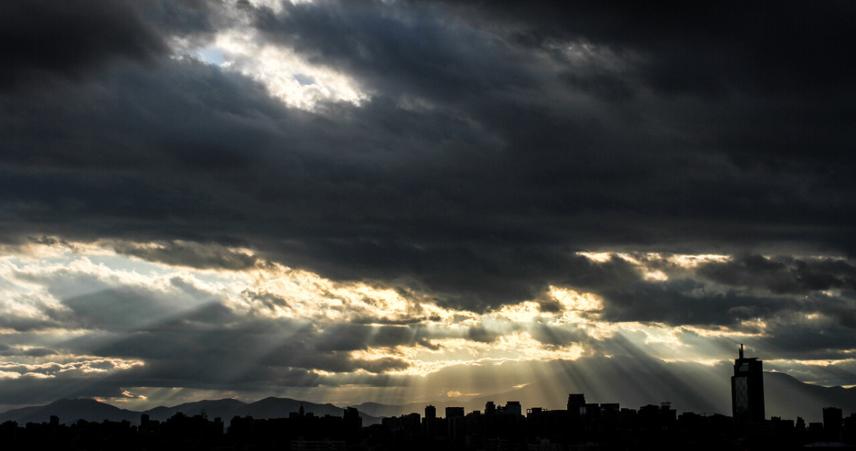 Senapred emite aviso por nubes convectivas con características tornádicas en Región del Bío Bío