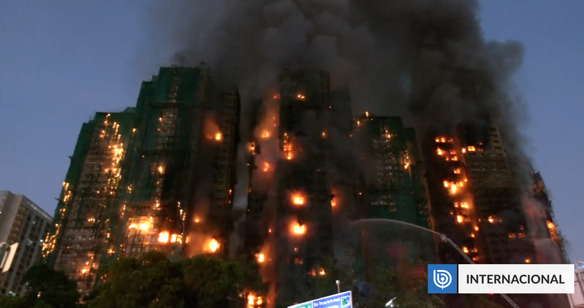 Incendio destruye tres edificios de gran magnitud en Hong Kong: hay al menos 4 muertos y ocho heridos