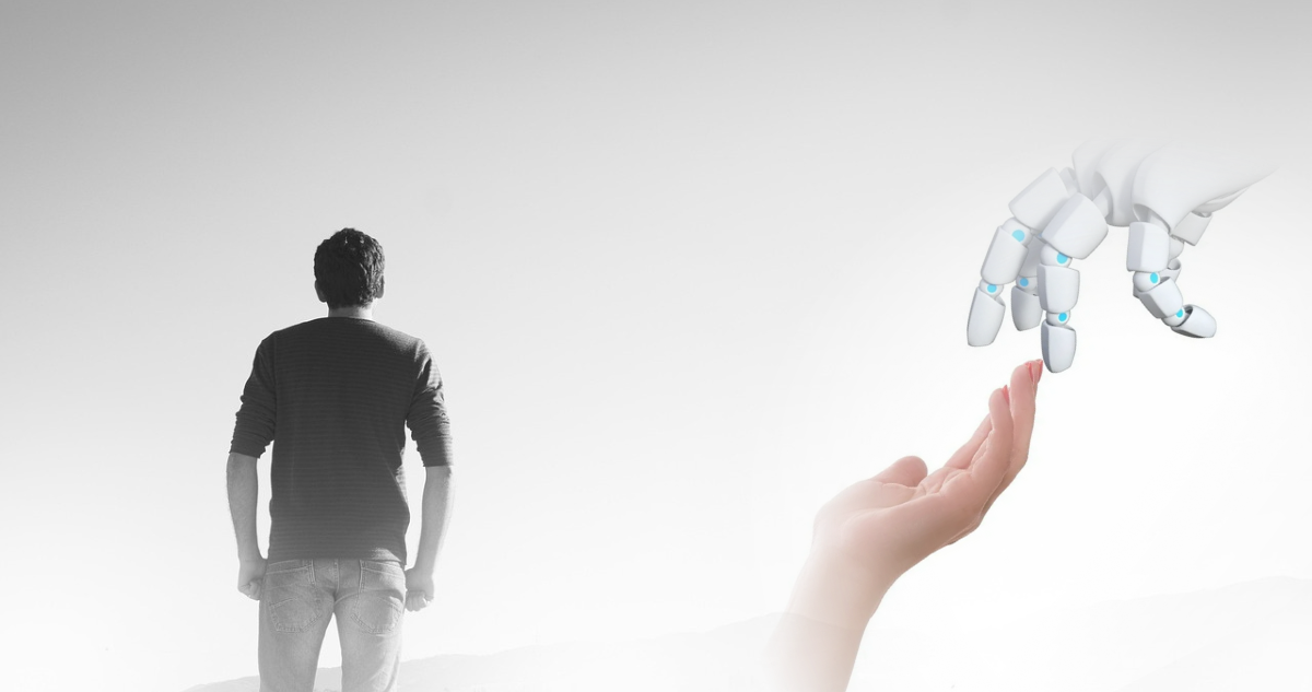 Imagen de contexto de persona en soledad e manos que representan a un humano y a la IA